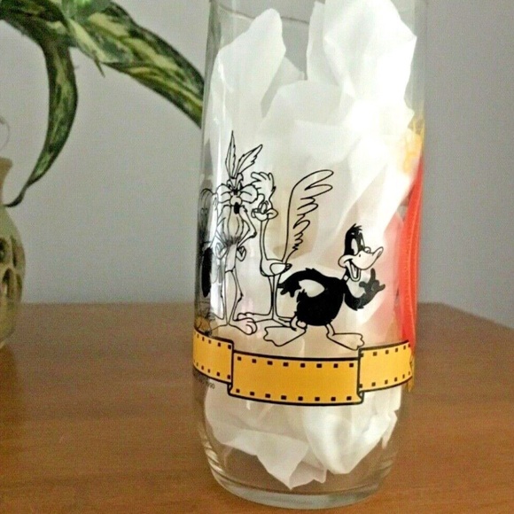 Vintage 1990 "Happy Birthday Bugs" 50th Anniversary Collectors Glass Warner Bros - Picture 4 of 6